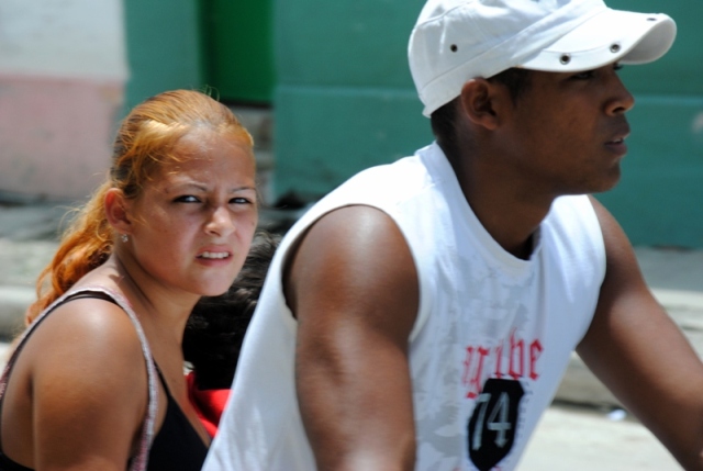 Por bicicleta en Bayamo, Cuba. Foto: Ihosvanny