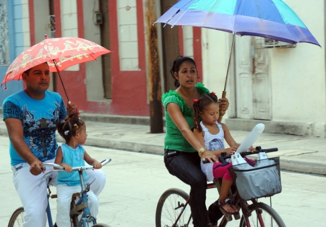 Tener una familia y llegar a tiempo al trabajo es algo complicado. Foto: Ihosvanny