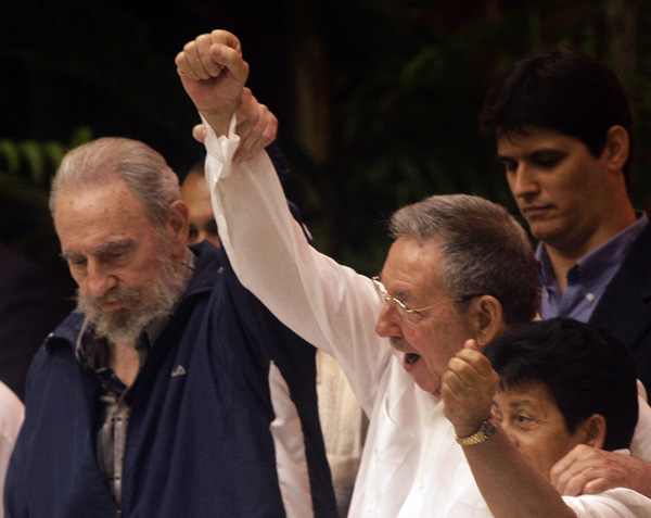 Fidel Castro llegó el último día del congreso para dar su apoyo a su hermano. Foto: Jorge Luis Baños/IPS