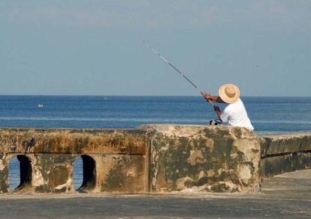 Fishing on the Havana malecón. Photo: Bill Hackwell