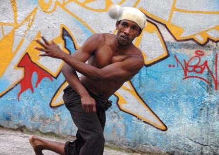 Joven en La Habana Vieja.  Photo: Caridad