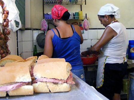 Vendedoras en la Habana, photo: Elio Delgado