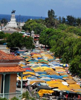 Mercado de artesania en La Habana.  Foto: Caridad