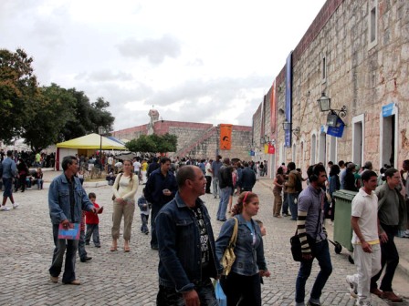La fortaleza San Carlos de la Cabaña durante la fería anual del libro. Foto: Caridad
