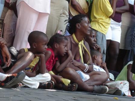 Viendo teatro en La Habana.  Foto: Elio Delgado