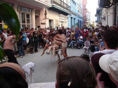 Teatro de la calle en la Habana Vieja.  Foto: Caridad