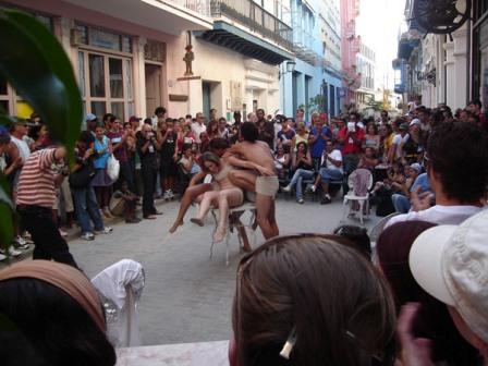 Teatro de la calle en la Habana Vieja. Foto: Caridad Teatro de la calle en la Habana Vieja. Foto: Caridad