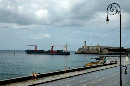 La bahia de habanera descubierto en 1509, aún recibe la contaminacin de aguas residuales e instalaciones industriales.  Foto: Caridad