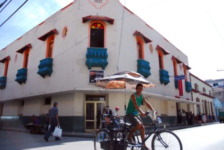 Calle de Holguin, Cuba.  Foto: Caridad