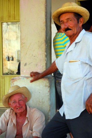 Muchos cubanos esperaban anuncios importantes, medidas que alivien la situación. Photo: Caridad Muchos cubanos esperaban anuncios importantes, medidas que alivien la situación. Photo: Caridad