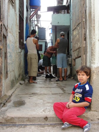 Entre edificios. La Habana, Cuba.