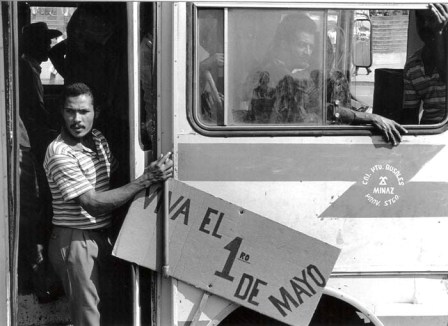 Trabajadores cubanos. Foto: Bill Hackwell