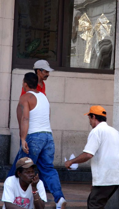 A menudo idealizada por el cubano de a pie, Miami es hoy para muchos cubanos de la isla lo más cercano a la Cuba soñada.