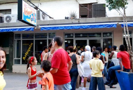El tema pareciera de incumbencia solo para los científicos e intelectuales, sin involucrar al resto de la sociedad civil o al simple ciudadano. Foto: Caridad