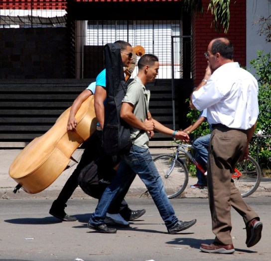 Musicos en la calle.  Foto: Caridad