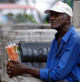 Vendedor y sus dulces.