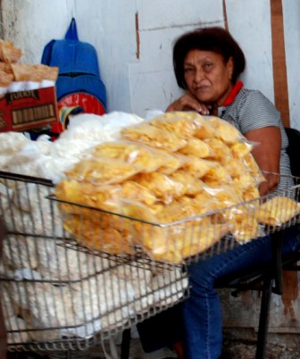 Vendor of snacks. Foto: Caridad
