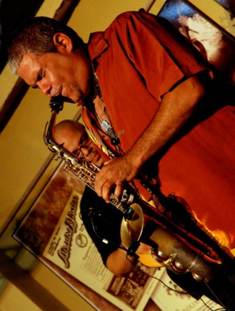 El jazz cubano atrae muchas visitantes. Foto: Caridad
