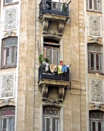 Balcón en La Habana. Foto: Rafique