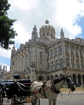 Cerca esta el Museo de la Revolución. Foto: Caridad