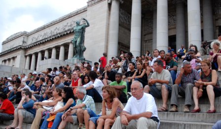 Open air live screening of the Royal Ballet with Carlos Acosta on the steps of Havana’s Capitolio Building.