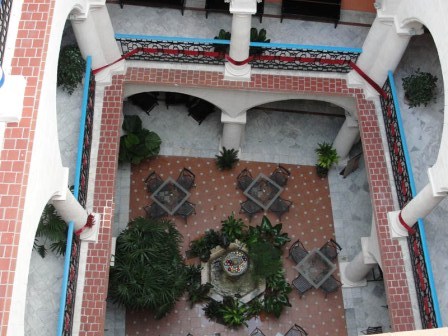 “Aquí esta lo interesante de la Habana,” decía mi amigo.