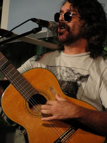 Santiago Feliú en concierto.