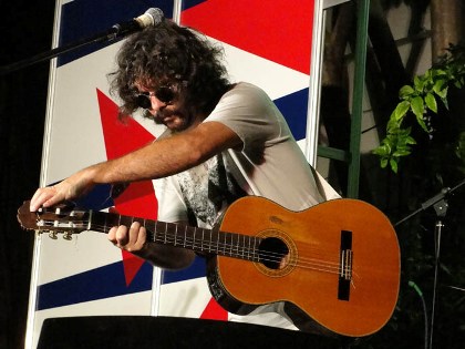 Santiago Feliú en concierto.