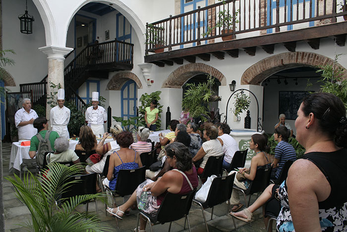 Publico participante y degustación.