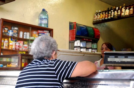 Una tienda que vende en moneda dura. Foto: Caridad