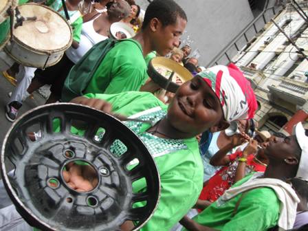 El desfile de la serpiente en el Festival del Caribe en Santiago de Cuba.
