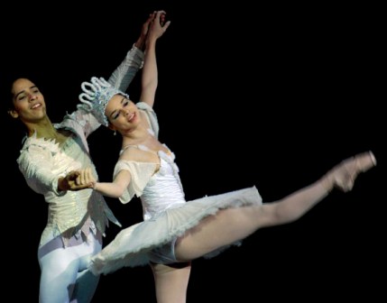 El Ballet nacional de Cuba junto a invitados del Ballet juvenil de Hamilton de Canadá Cuban National Ballet with guests the Youth Ballet of Hamilton (Canada) January, 2010.