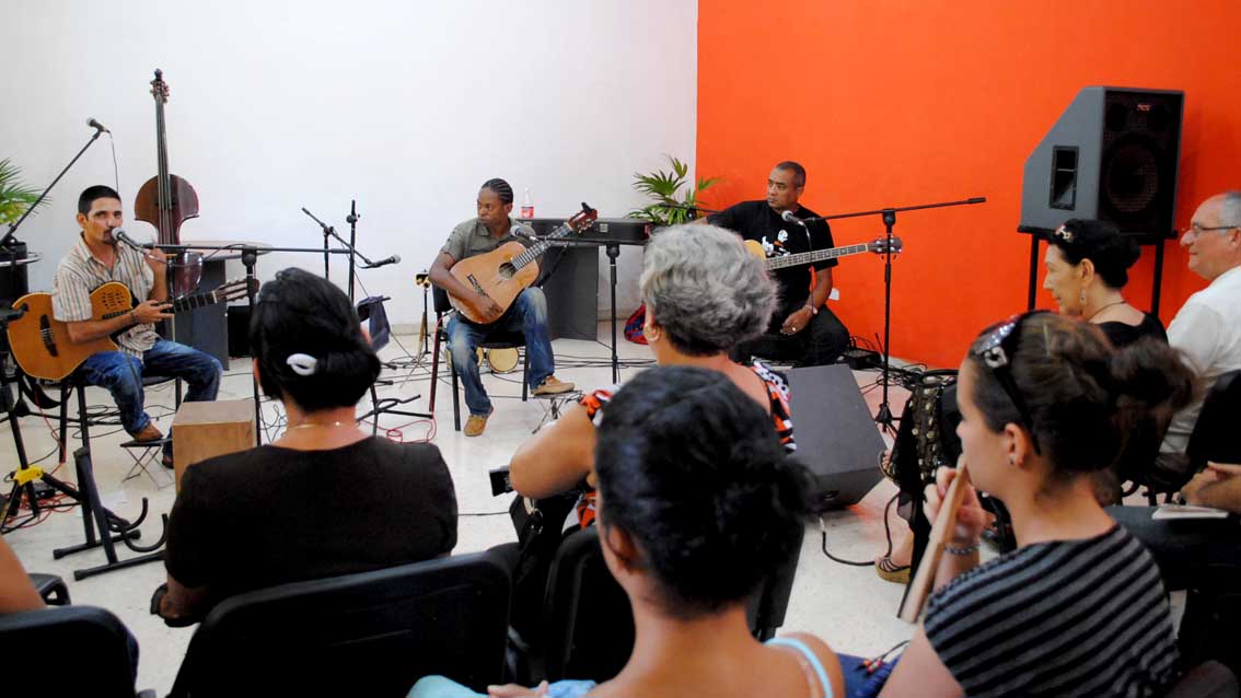 El trio Trovarroco en la Casa del ALBA.