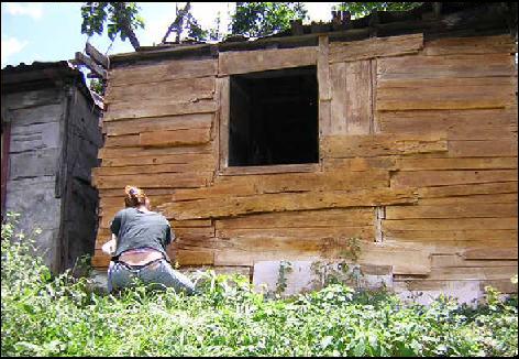 Painting house Grethell Rasua provides color to a house using a varnish made of the excrement of the family who lives there. (Dual 2005)