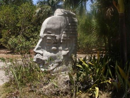 Escultura de Jose Martí en el ISA. Foto: Caridad