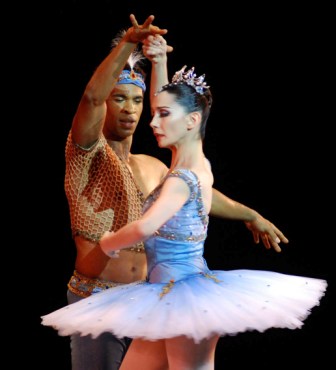 Carlos Acosta y Tamara Rojo en una presentación del Royal Ballet of London en Cuba en Agosto 2009. Photo: Caridad
