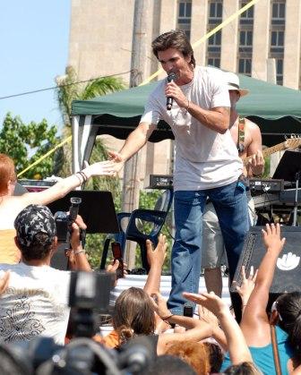 Juanes en el concierto Paz sin Fronteras celebrado en la Habana, foto: Juventud Rebelde Juanes at the Peace Without Borders concert in Havana