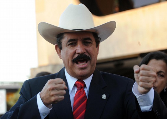 Zelaya indicó que había viajado más de 15 horas a través de las montañas para llegar a Tegucigalpa. foto: Wilson Diaz/ABr Zelaya said he traveled more than 15 hours through the mountains to reach the Honduran capital, photo: Wilson Diaz/ABr