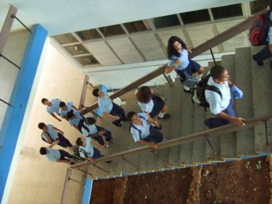 Alumnos de la Escuela Vocacional Lenin Students at Lenin High School.