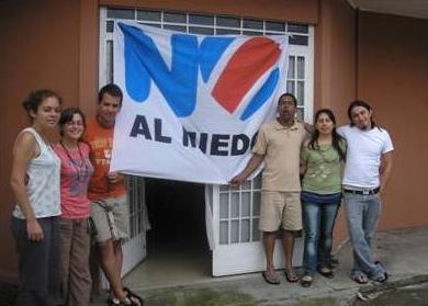 Junto a mis compañeros, Sabanilla de Montes de Oca, septiembre de 2007. NO to Fear! Along with my comrades at Sabanilla de Montes de Oca, September 2007.