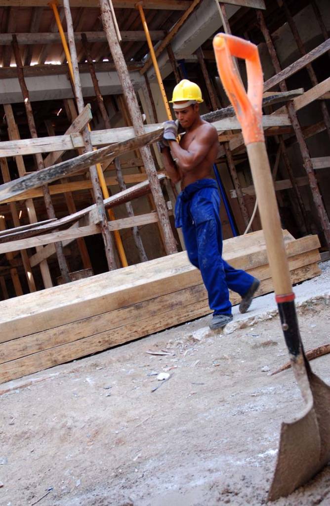 Constructor. Photo: Caridad Constructor. Photo: Caridad