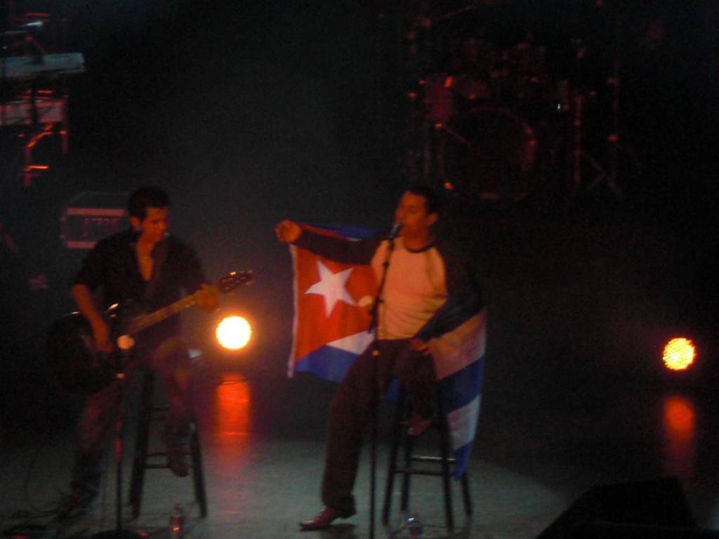 Concierto de Buena Fe en Miami, 25-12-2009. Foto: Yenise Rodriguez Concierto de Buena Fe en Miami, 25-12-2009. Foto: Yenise Rodriguez