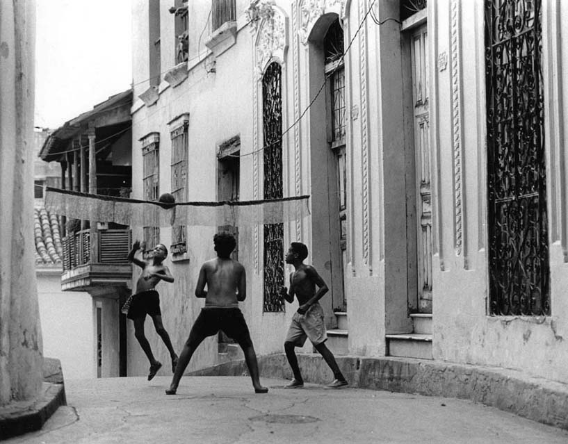 Calles de Santiago de Cuba. Foto: Bill Hackwell