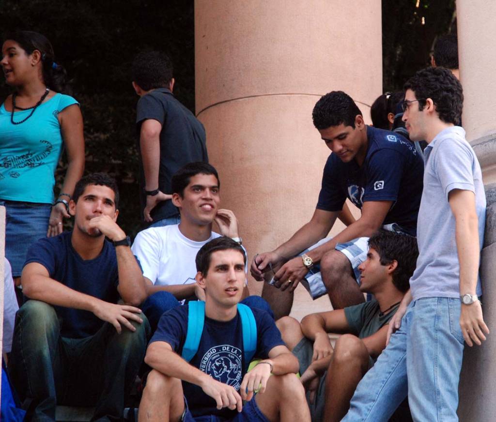 Estudiantes universitarios. Foto: Caridad