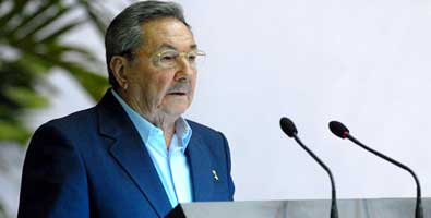 Raul Castro ante el Congreso de la UJC.