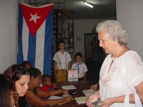 Mesa electoral cubano. Foto: rcm.cu