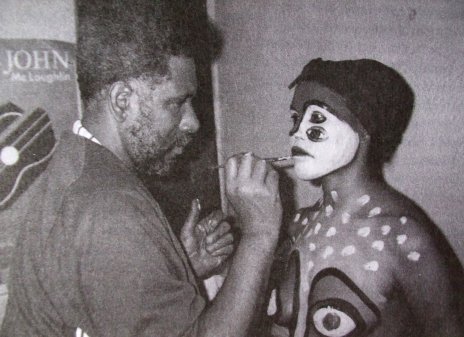 Desde 1987 Luz María integra el Ballet-Performance Mendive, del pintor cubano Manuel Mendive.