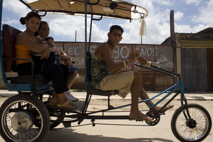 Bici-taxi en La Habana