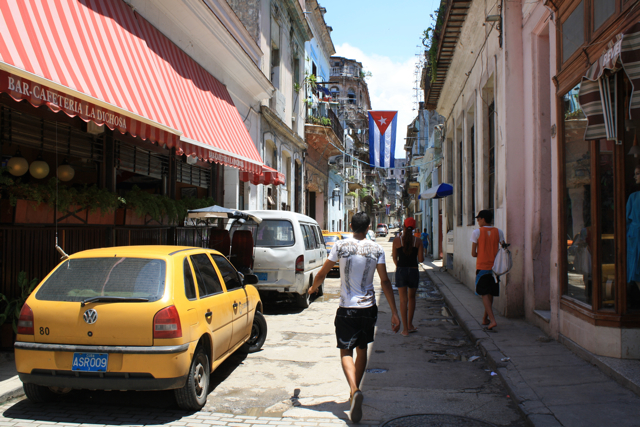 Una calle de La Habana Vieja. Foto: Kelly Knaub
