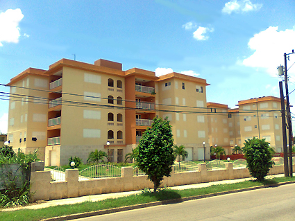 Construyen lujosos apartamentos para altos oficiales.